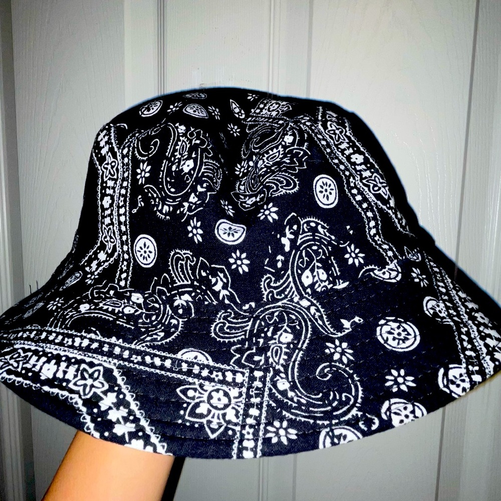 BANDANNA BUCKET HAT
